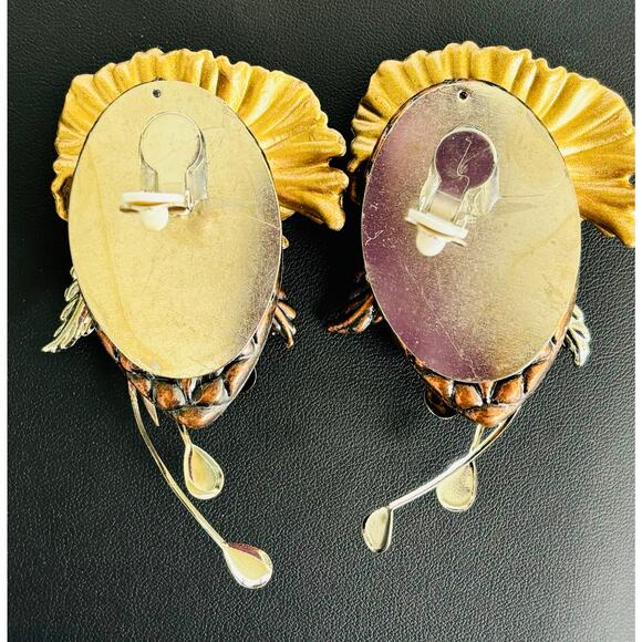 Vintage Flower Clip Earrings Rhinestone Lightweight Gold Tone Plastic Costume - Picture 5 of 5